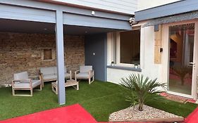 Suite cosy au cœur de Vinzelles proche Mâcon Tout équipé avec salon d'extérieur